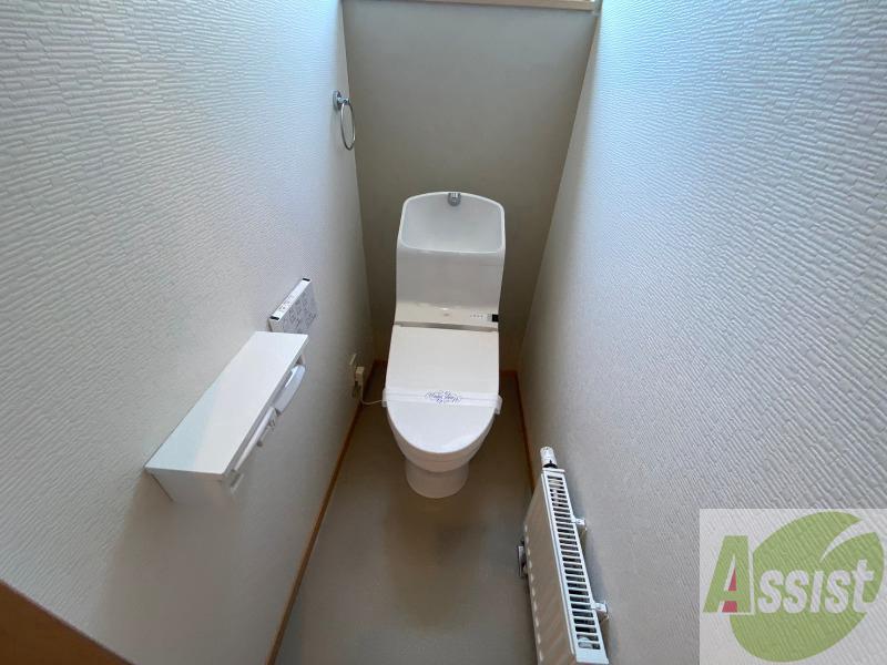 トイレ　こちらはトイレです。清潔感があり、安心して使用できます。