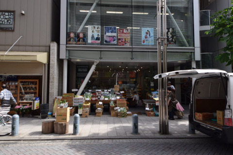 スーパー　マザーズ小学館すずらん通りビル店（スーパー）まで260m