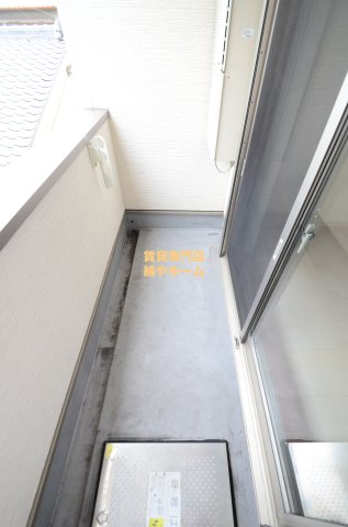 バルコニー　暖かな日差しのふりそそぐバルコニー