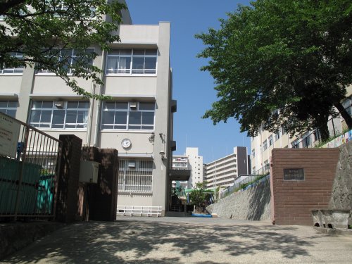 中学校　神陵台中学校（中学校）まで591m
