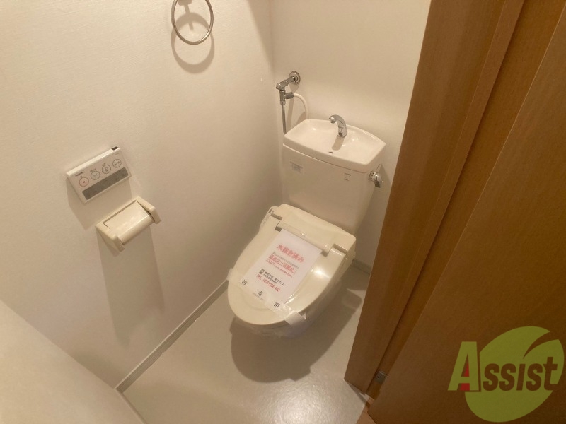 トイレ　こちらはトイレです。清潔感があり、安心して使用できます。