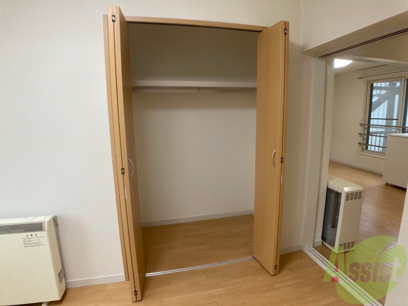 収納　寝室の収納です。部屋がすっきり片付きます。