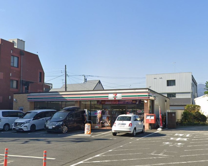 コンビニ　セブンイレブン（コンビニ）まで130m
