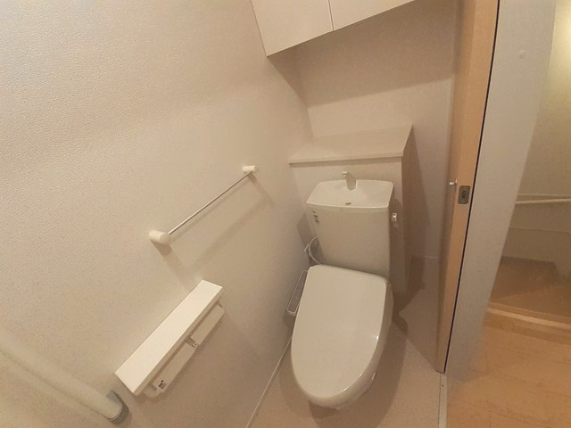 ＪＲ福知山線 篠山口駅 徒歩69分 2階建 築8年のトイレ写真