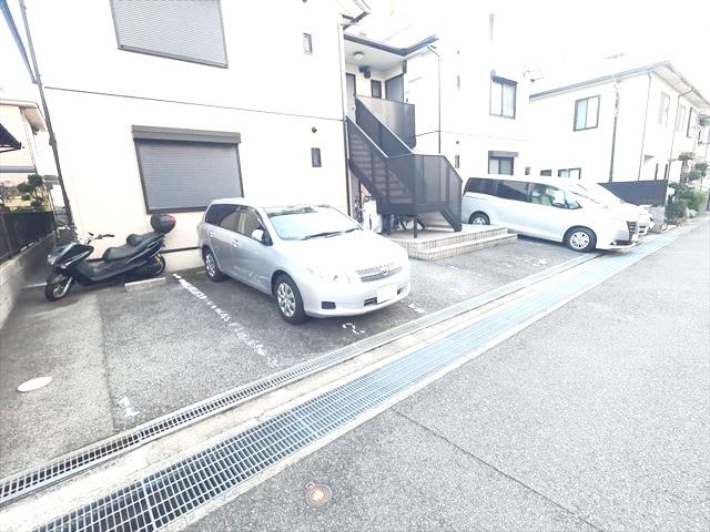 駐車場　敷地内にある平面駐車場が1台付いてます