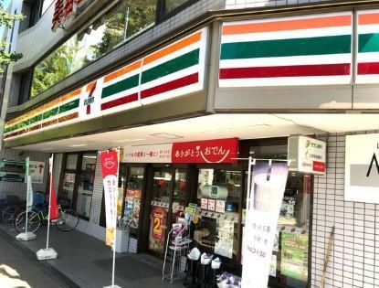 コンビニ　セブンイレブン 八王子高尾北口店（コンビニ）まで147m