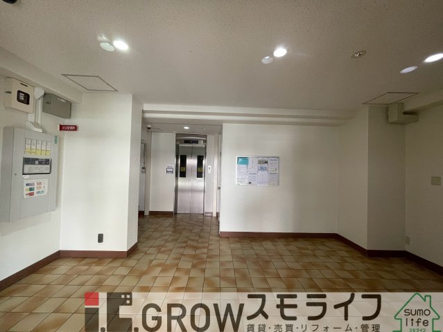 ロビー　エレベーターがあると荷物が多くても安心ですね