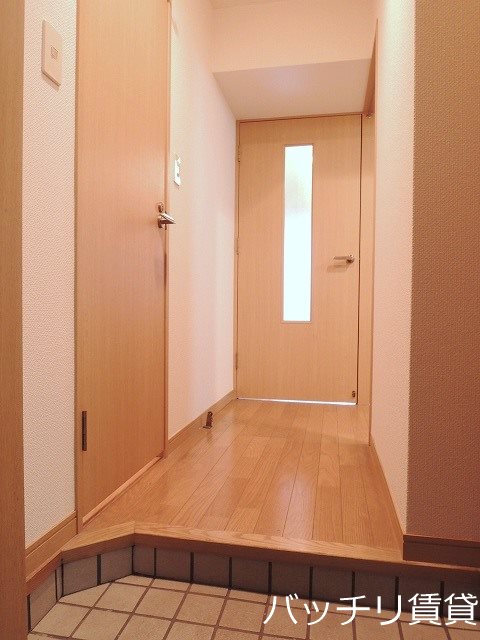 玄関　※同型タイプの為現状優先