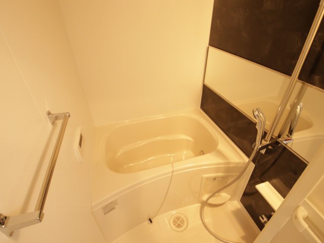 バス・シャワールーム　※別部屋の参考写真となります※