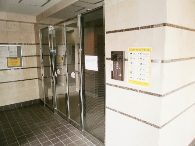 小田急線 喜多見駅 徒歩5分 3階建 築25年の外観写真