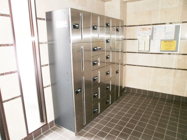 小田急線 喜多見駅 徒歩5分 3階建 築25年の外観写真