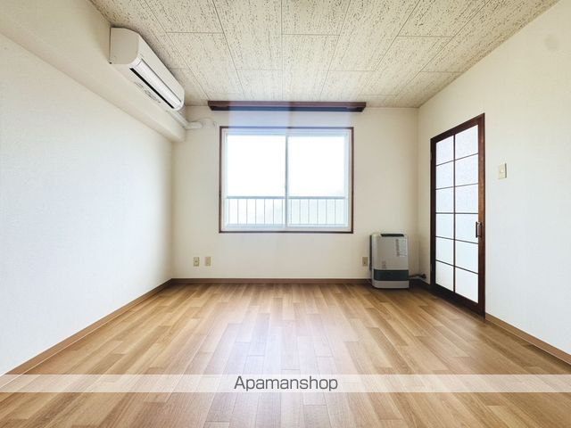 もとい坂フラットの居間写真