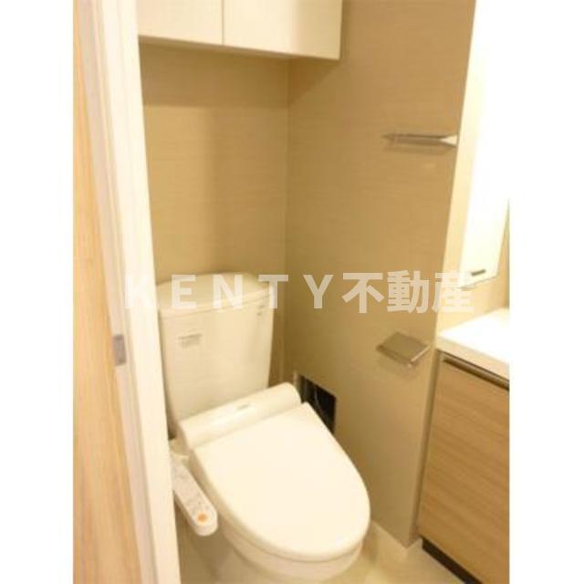 トイレ　落ち着いた色調のトイレです