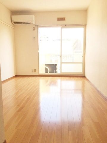 サンドゥエールCの居間写真