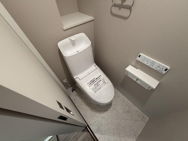 広島電鉄宮島線 楽々園駅 徒歩24分 3階建 築1年のトイレ写真