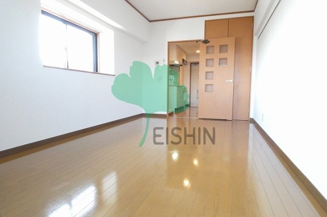ロイヤル博多駅東の居間写真