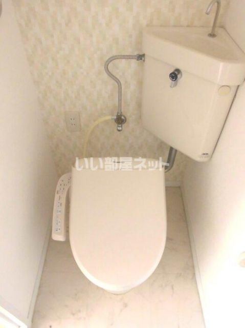 ＪＲ山陽本線 西広島駅 バス乗車時間：6分 最寄りバス停で下車 徒歩3分 2階建 築39年のトイレ写真
