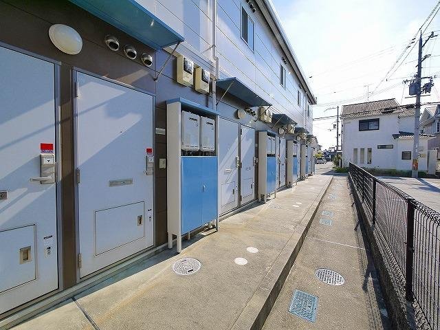 エントランス　玄関前
