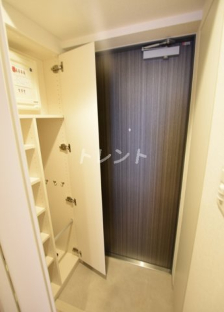コーバル本郷三丁目の玄関写真