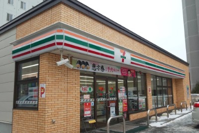 コンビニ　セブンイレブン札幌北7条西12丁目店（コンビニ）まで342m