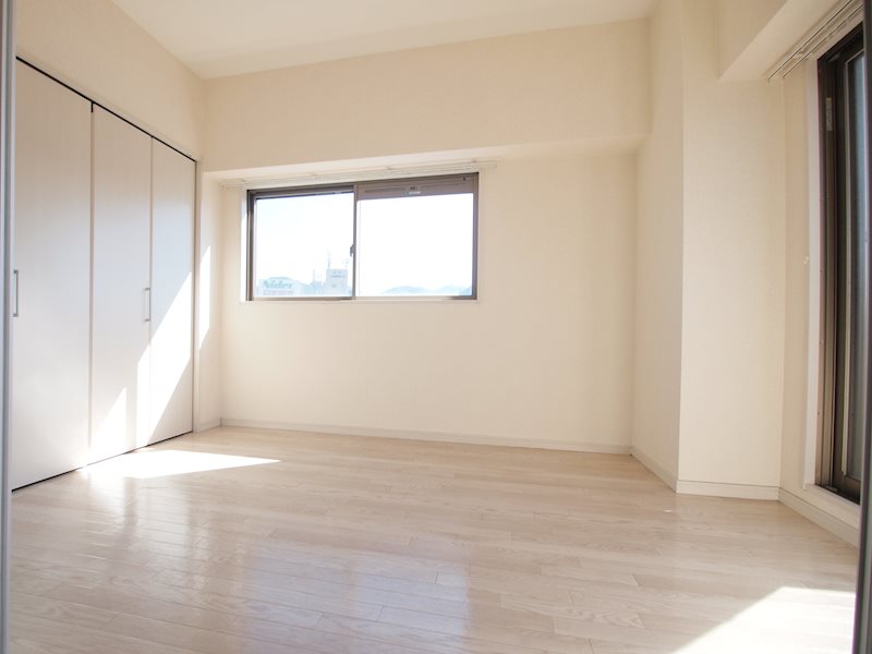 その他　明るい光が差し込むお部屋。