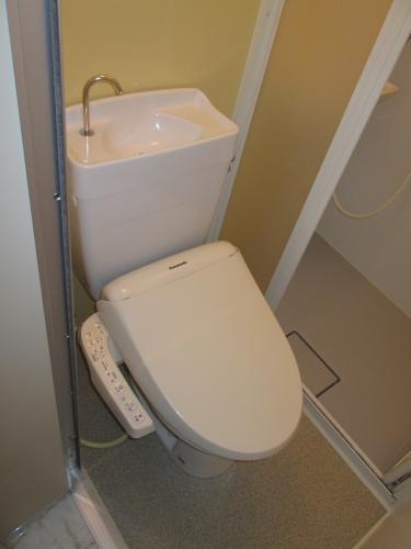 東急東横線 元住吉駅 徒歩15分 2階建 築13年のトイレ写真