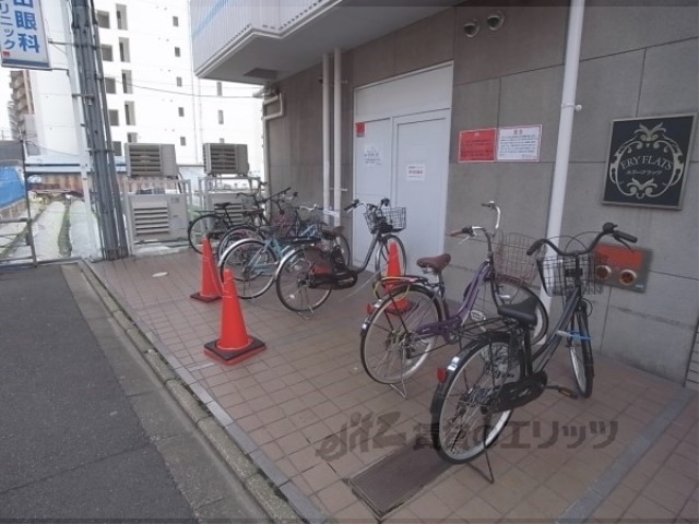 エリーフラッツ西京極の外観写真