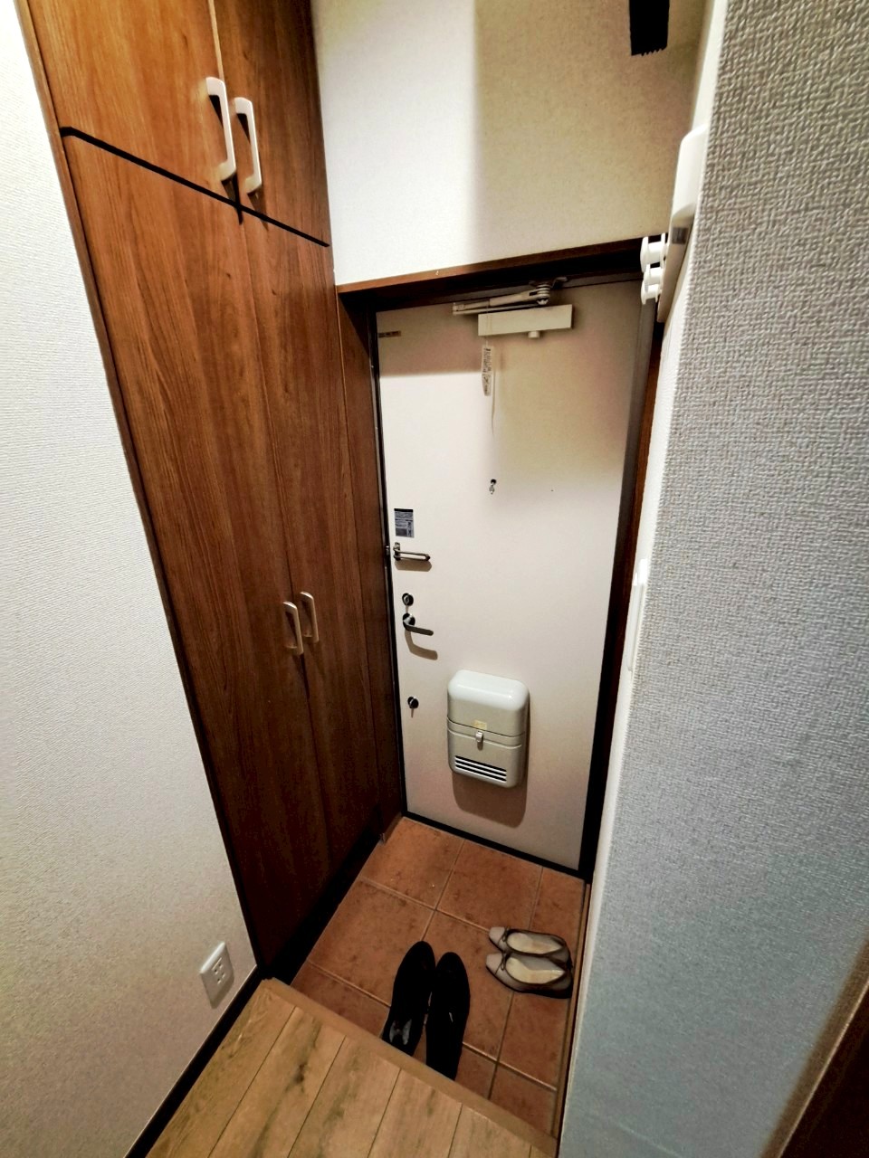 玄関　※同間取り・別号室　参考写真です