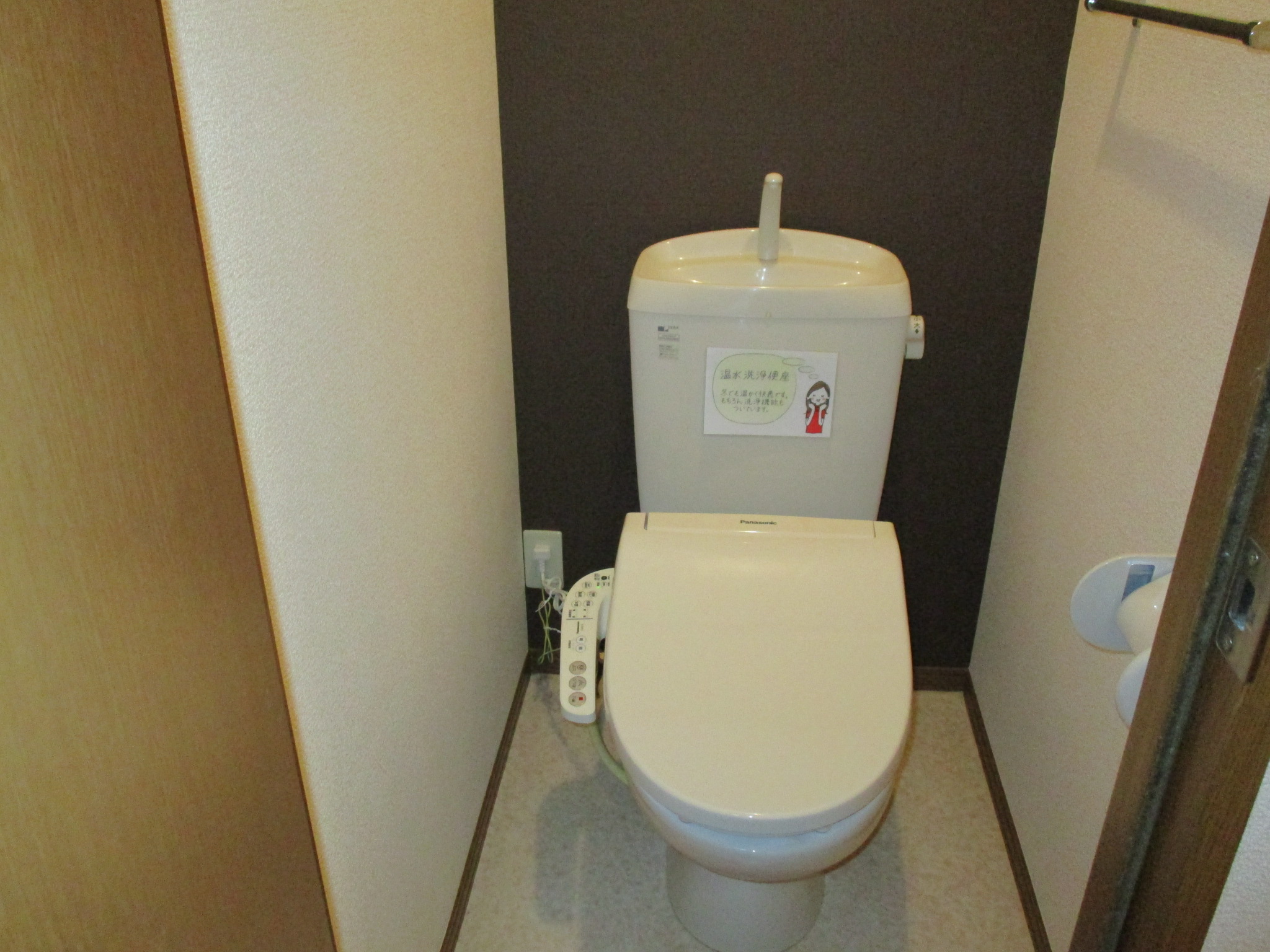 トイレ　嬉しいウォッシュレットがついてます！