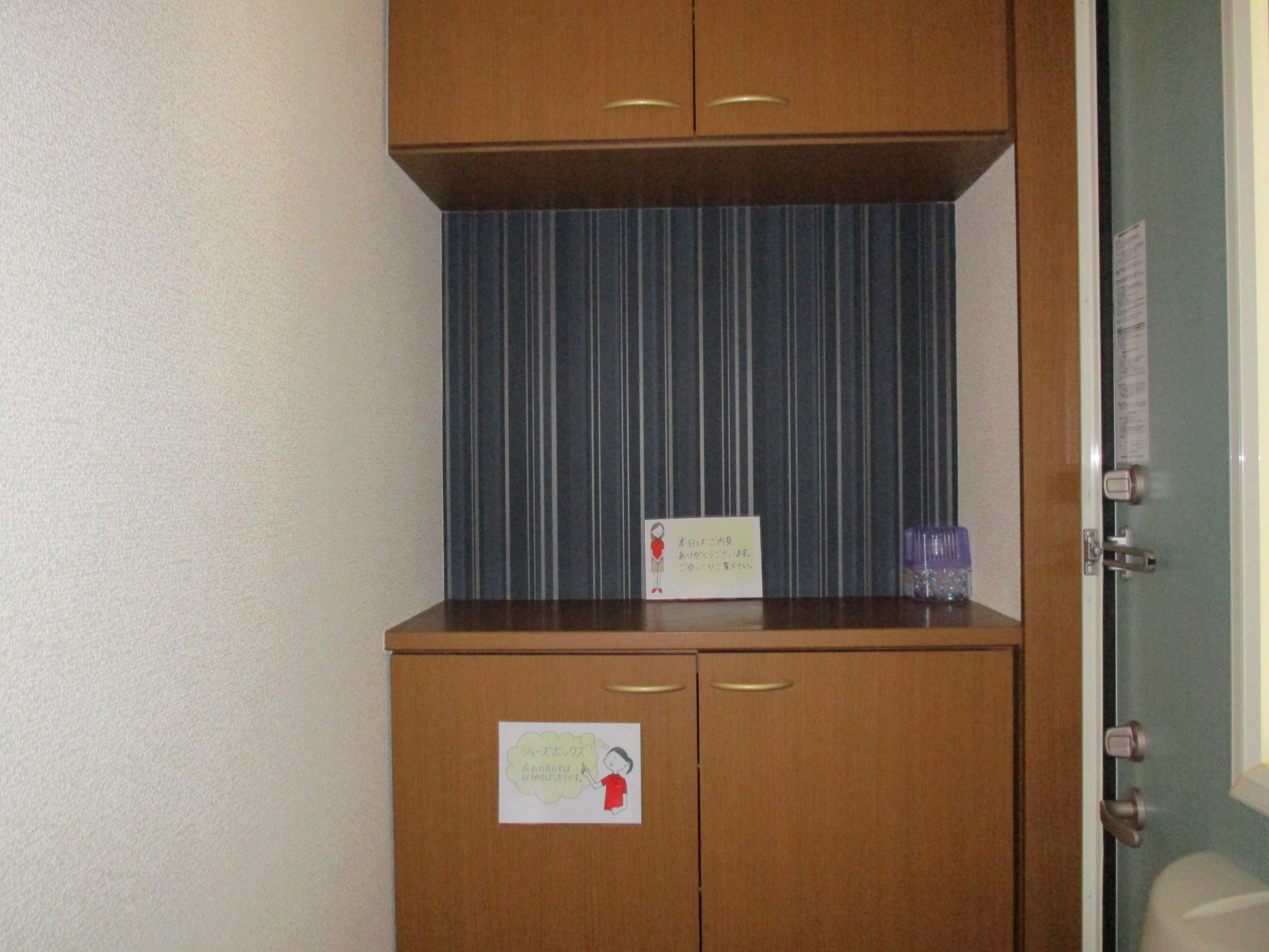 玄関　アクセントカラーが素敵です