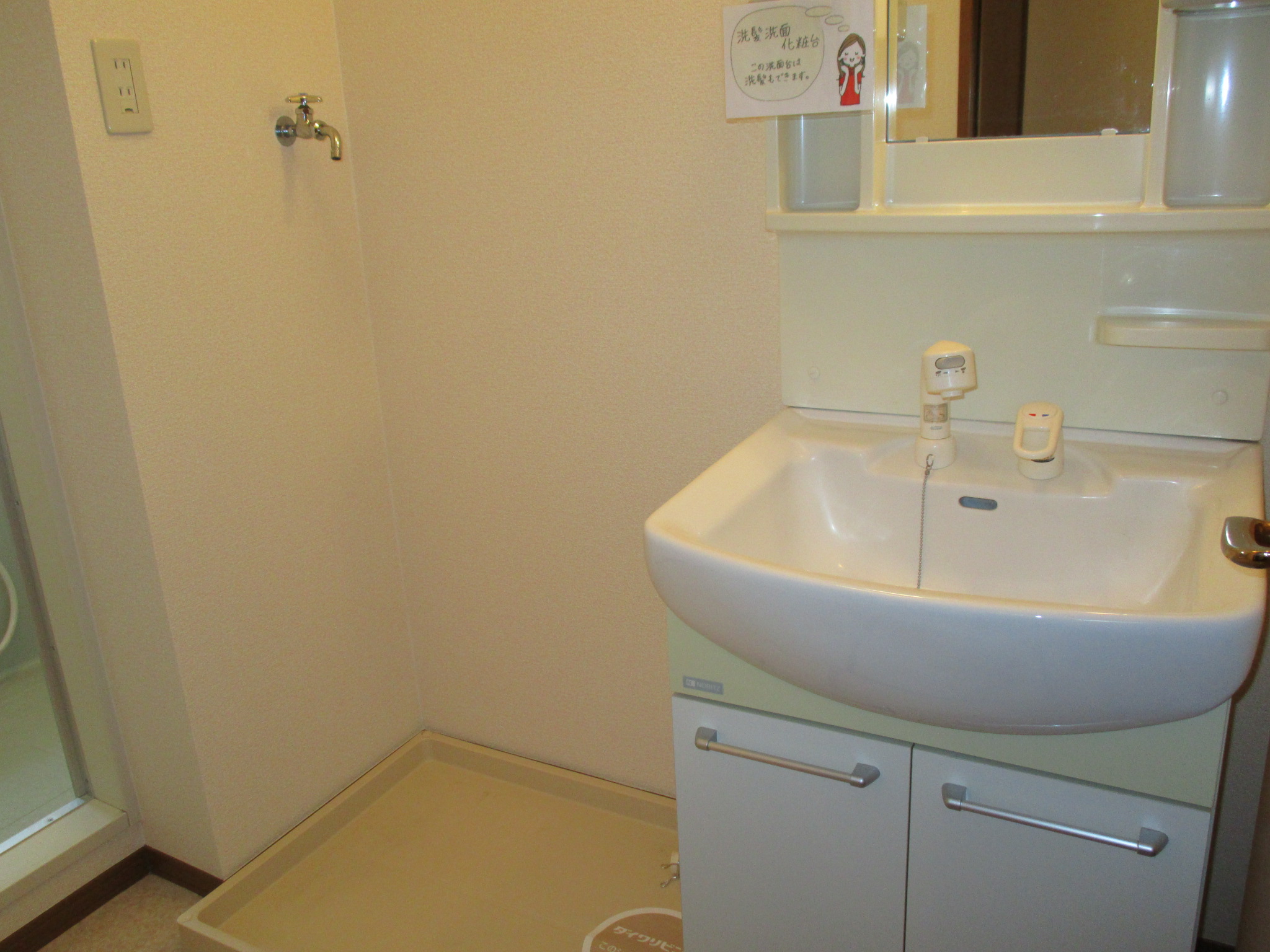 洗面設備　シャンプードレッサー付いています