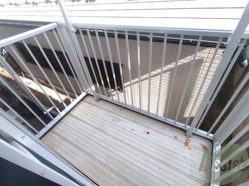 バルコニー　ベランダはよく日が当たり気持ちの良い空間です。