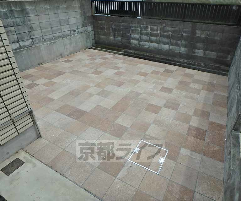 【京都市西京区嵐山薬師下町のマンションのバルコニー】