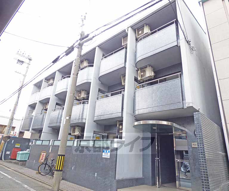 京都市上京区元中之町のマンションの建物外観