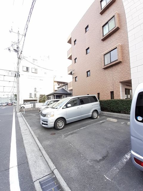 【岩国市今津町のマンションの駐車場】