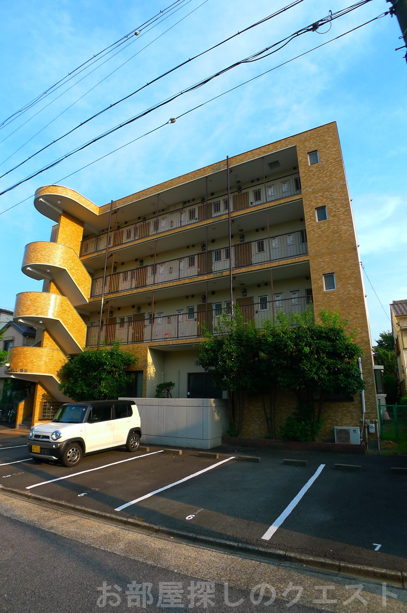 名古屋市昭和区荒田町のマンションの建物外観