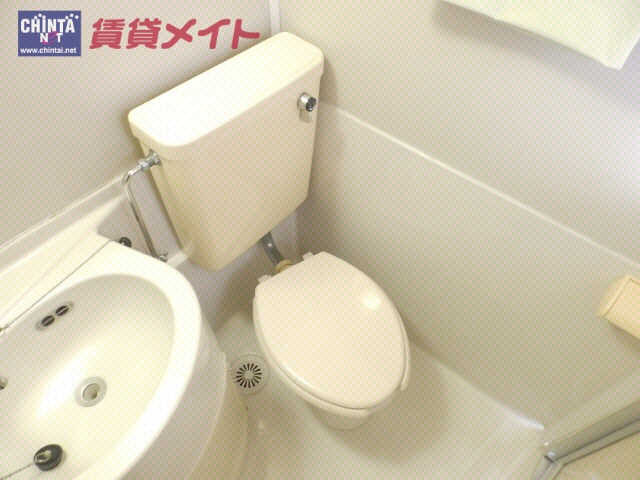 【鈴鹿市庄野羽山のアパートのトイレ】