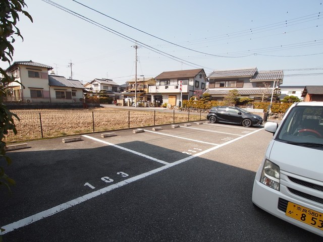 【エクセレントステージの駐車場】