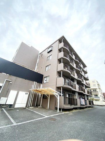 横浜市鶴見区岸谷のマンションの建物外観