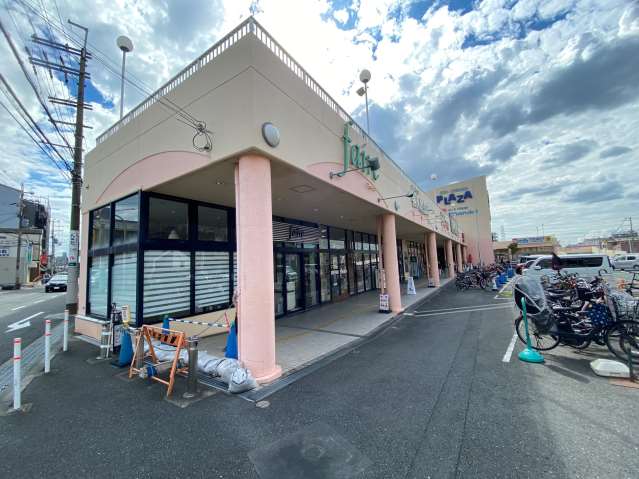 ショッピングセンター　新石切プラザ（ショッピングセンター）まで364m