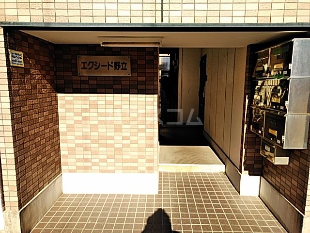 【名古屋市熱田区野立町のマンションのエントランス】