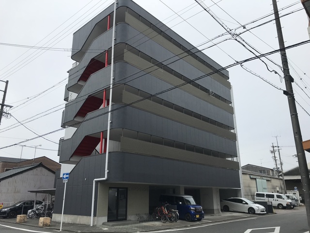 鳥山マンションIIIの建物外観