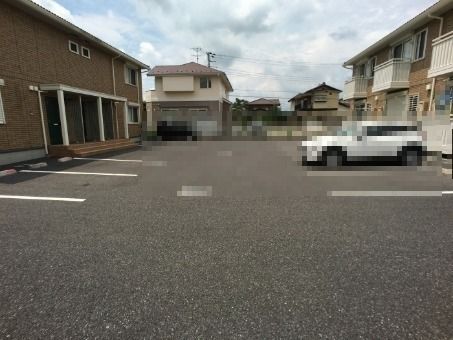 【小山市若木町のアパートの駐車場】