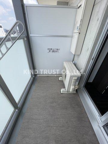 バルコニー　暖かな日差しのふりそそぐバルコニー