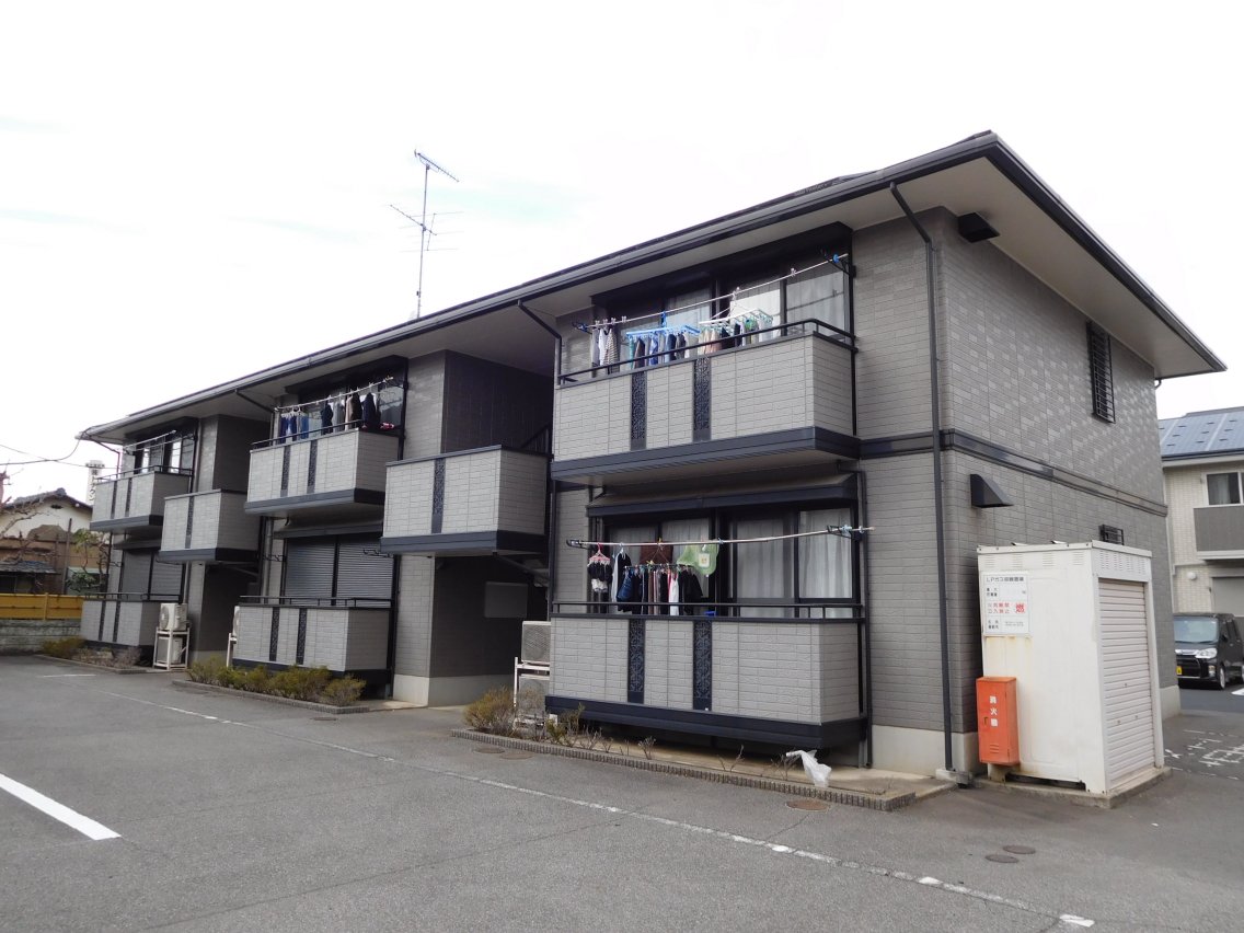 建物外観　インターネット無料　南向きで日当たり良好