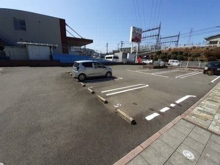 【メゾンド・隆盛園Iの駐車場】