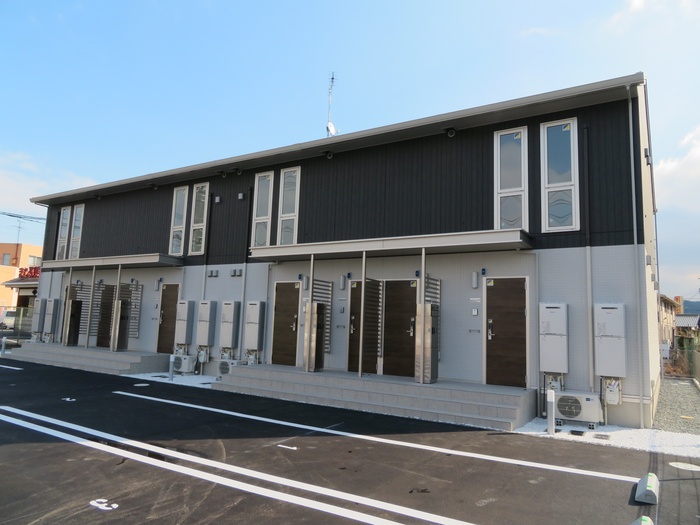 【サンライズ吉岡の建物外観】