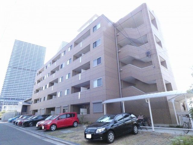 八尾市南久宝寺のマンションの建物外観