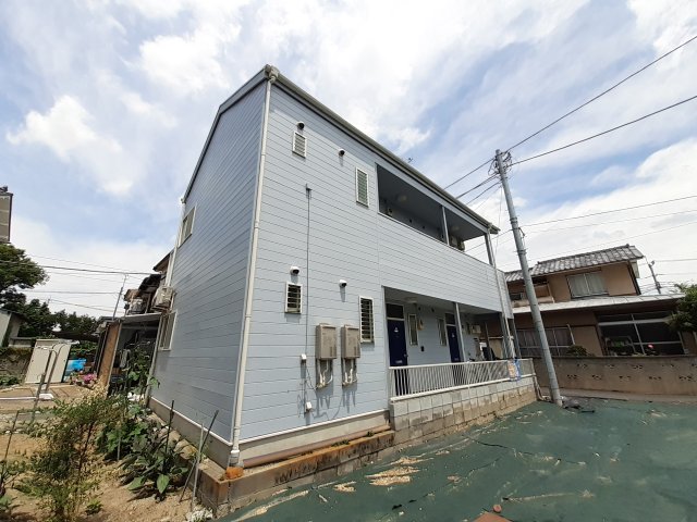 熊谷市本石のアパートの建物外観