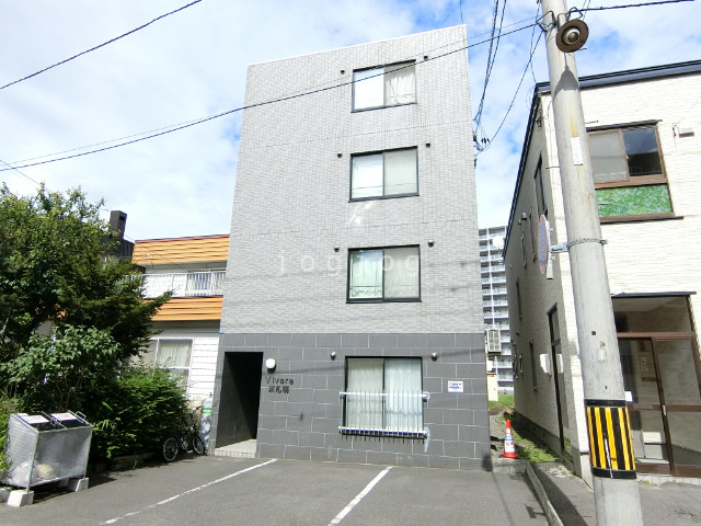 札幌市白石区東札幌三条のマンションの建物外観